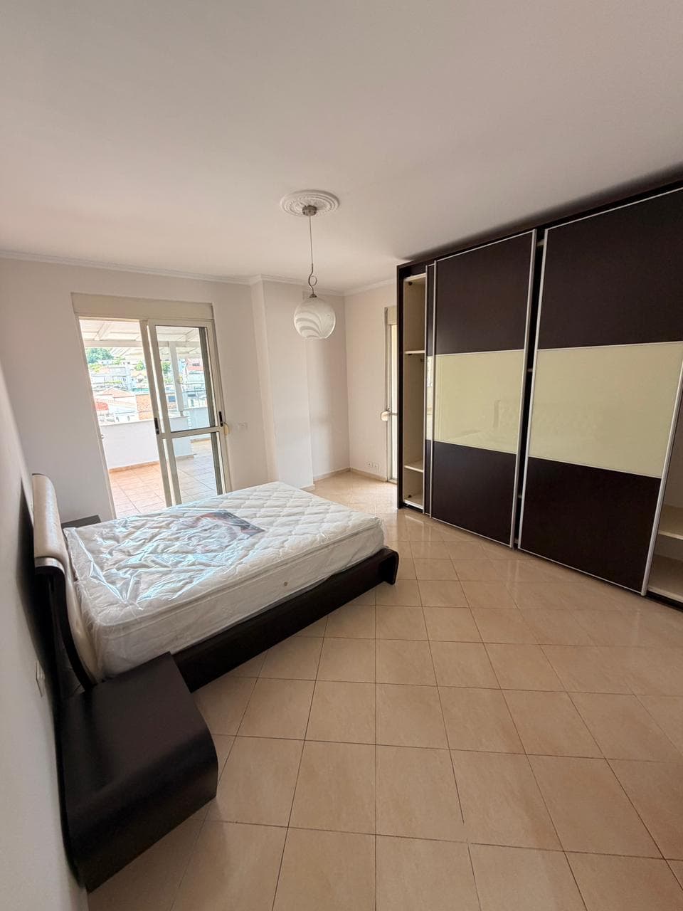 SHITET APARTAMENT 3+1+2 PRANE MUZEUT TE DESHMOREVE, DURRES 4