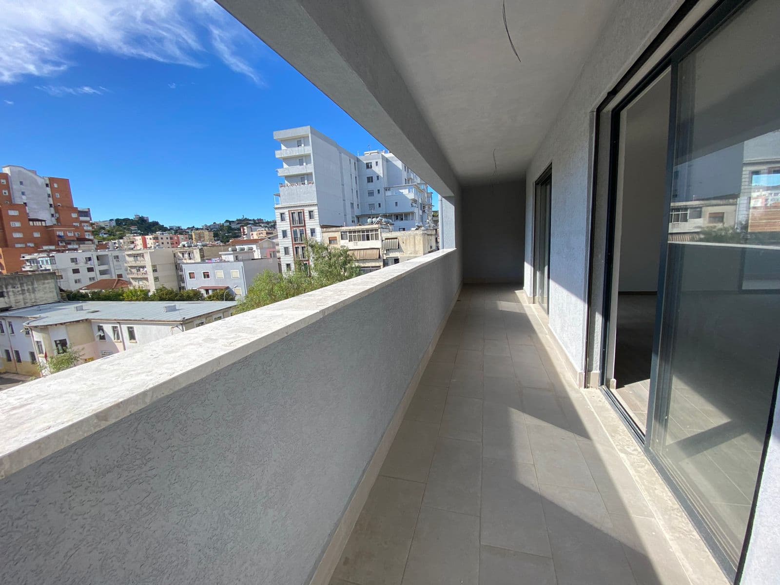 SHITET APARTAMENT 2+1 PRANE SHKOLLES 2 GJELAT, DURRES .