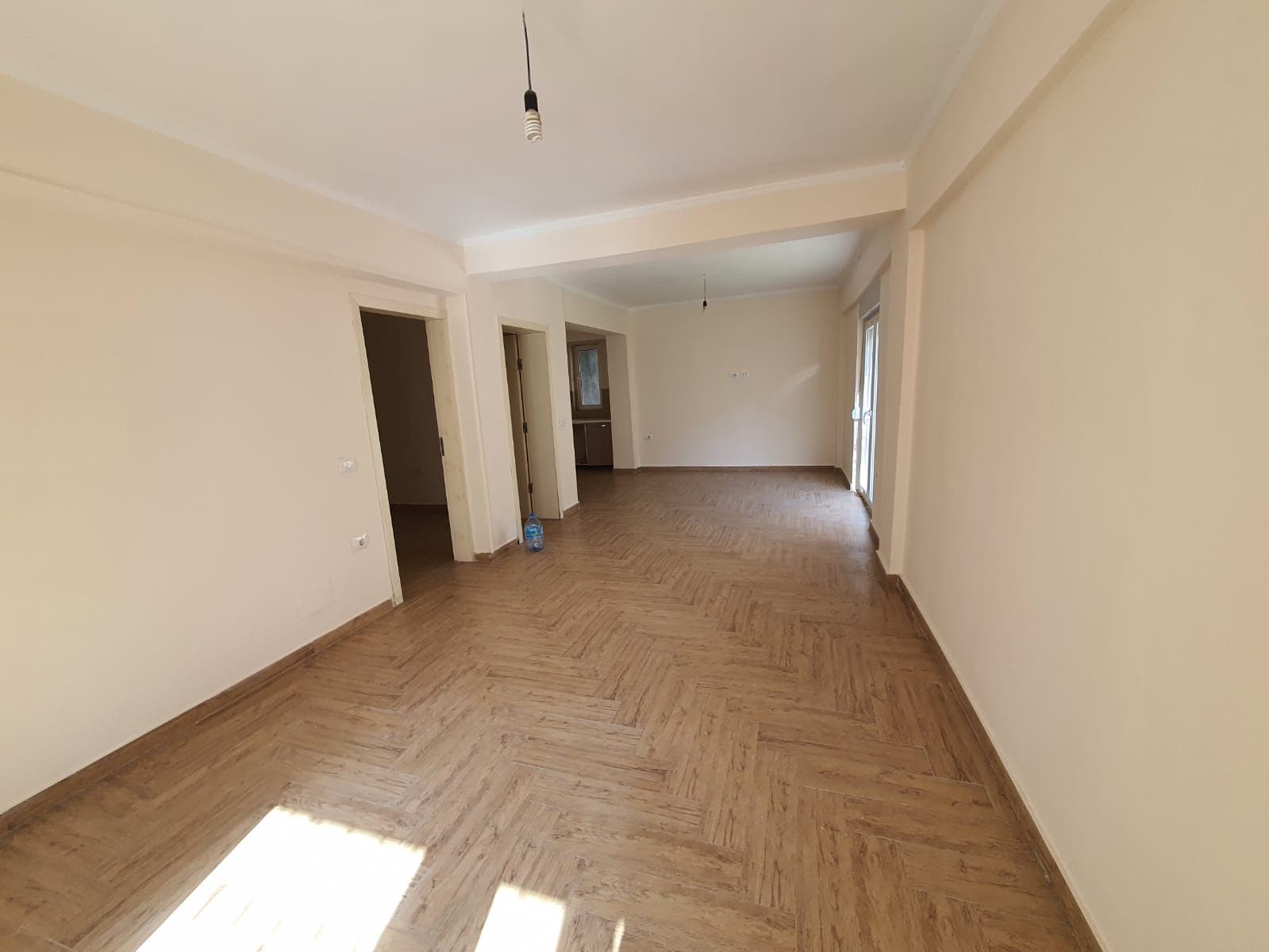 SHITET APARTAMENT 2+1 PRANE SPITALIT,DURRES. 4