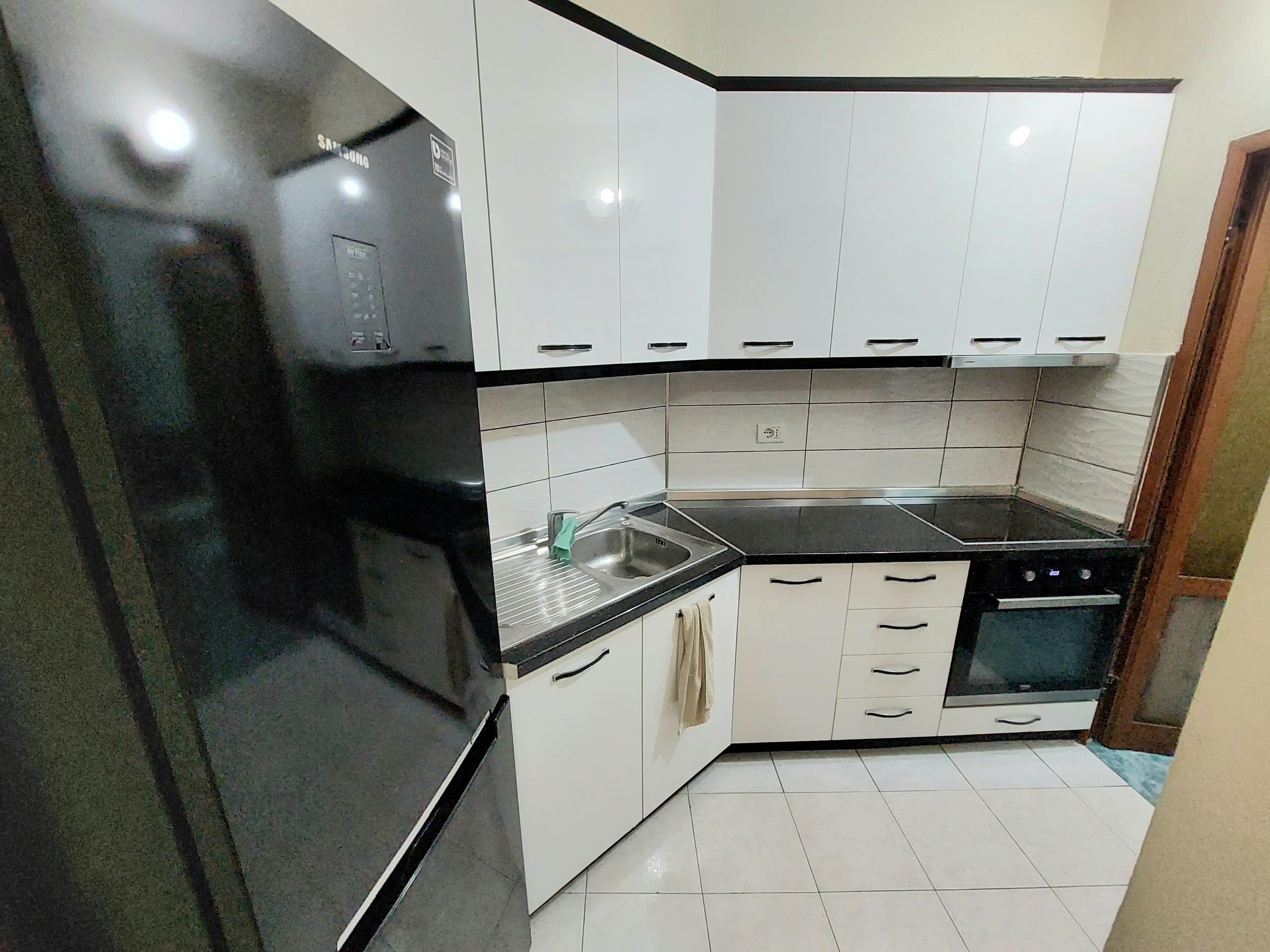 JEPET ME QERA APARTAMENT 1+1 , PRANE INTESA SANPAOLO, PLAZH, DURRES. 3