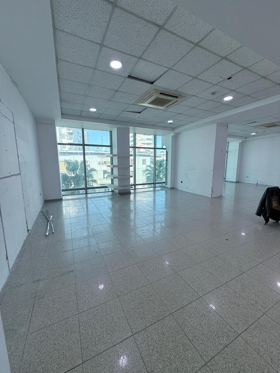 JEPET ME QERA AMBIENT BIZNESI TEK QENDRA BIZNESIT "BLUE STAR DURRES" 2