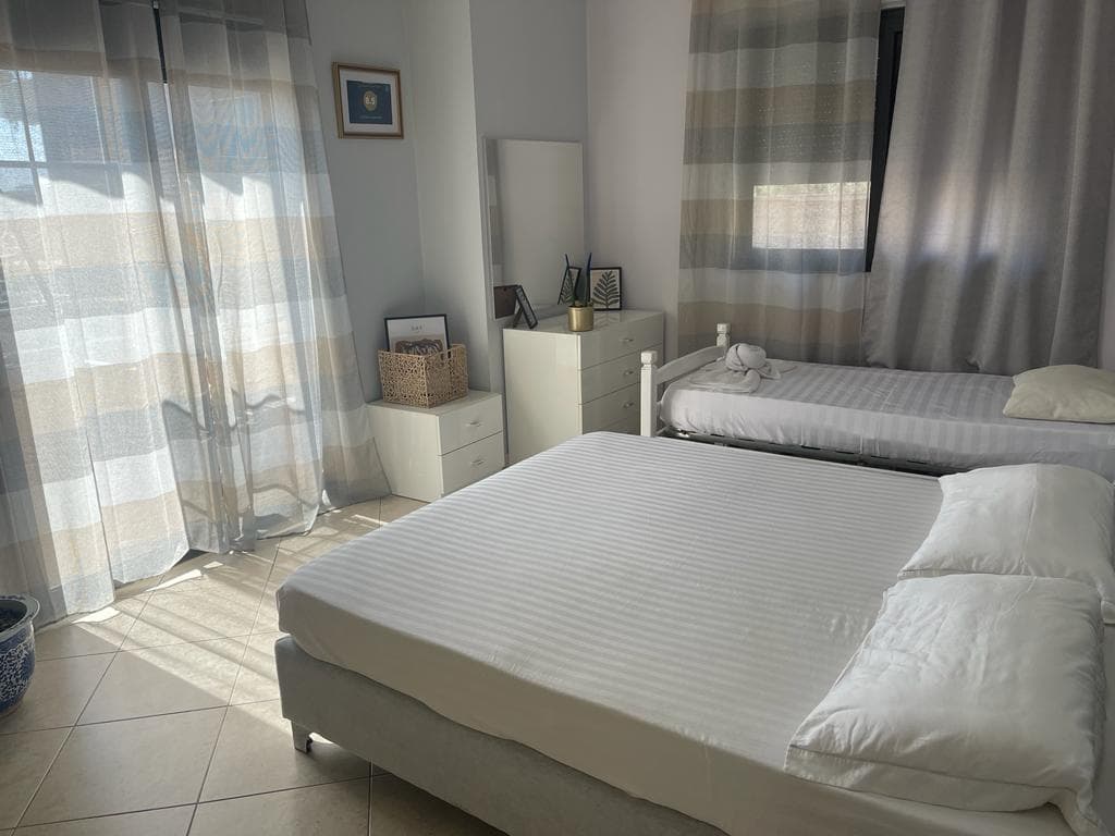 JEPET ME QERA APARTAMENT 1+1,PRANE HOTEL ROYAL,PLAZH,DURRES. 2