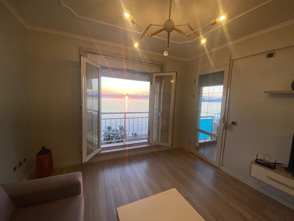 JEPET ME QERA APARTAMENT 1+1 PRANE HOTEL EMPIRE , PLAZH, DURRES.