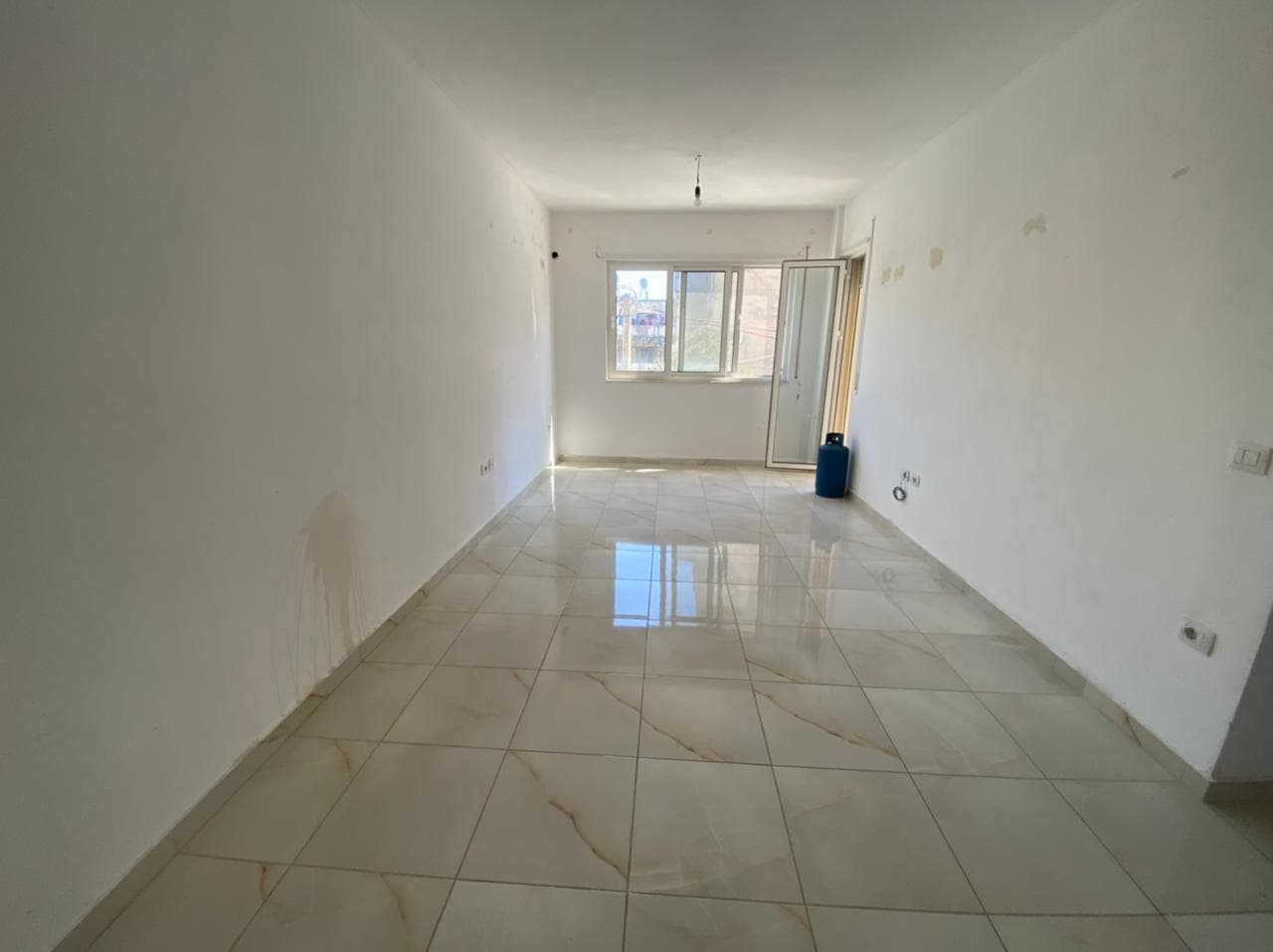 SHITET APARTAMENT 1+1 PRANE SPITALIT,LAGJA 18,DURRES.
