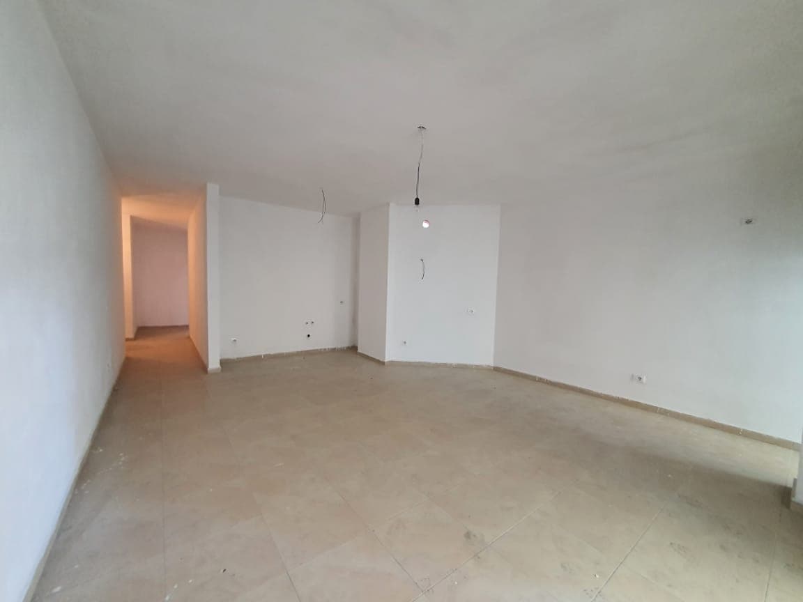 SHITET APARTAMENT 2+1 LAGJA 5 PRANE ISH RAJONIT,DURRES. 2