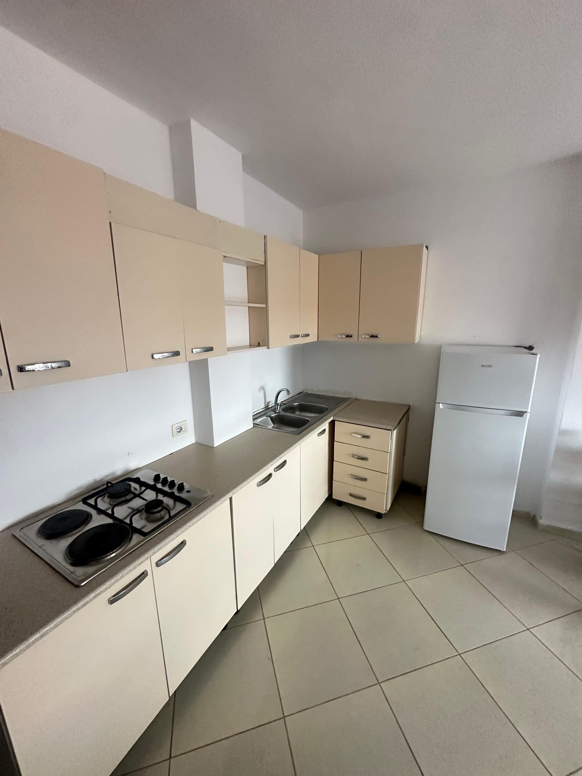 JEPET APARTAMENT ME QERA 2+1 MBRAPA GALAKTIKUT, DURRES. 2