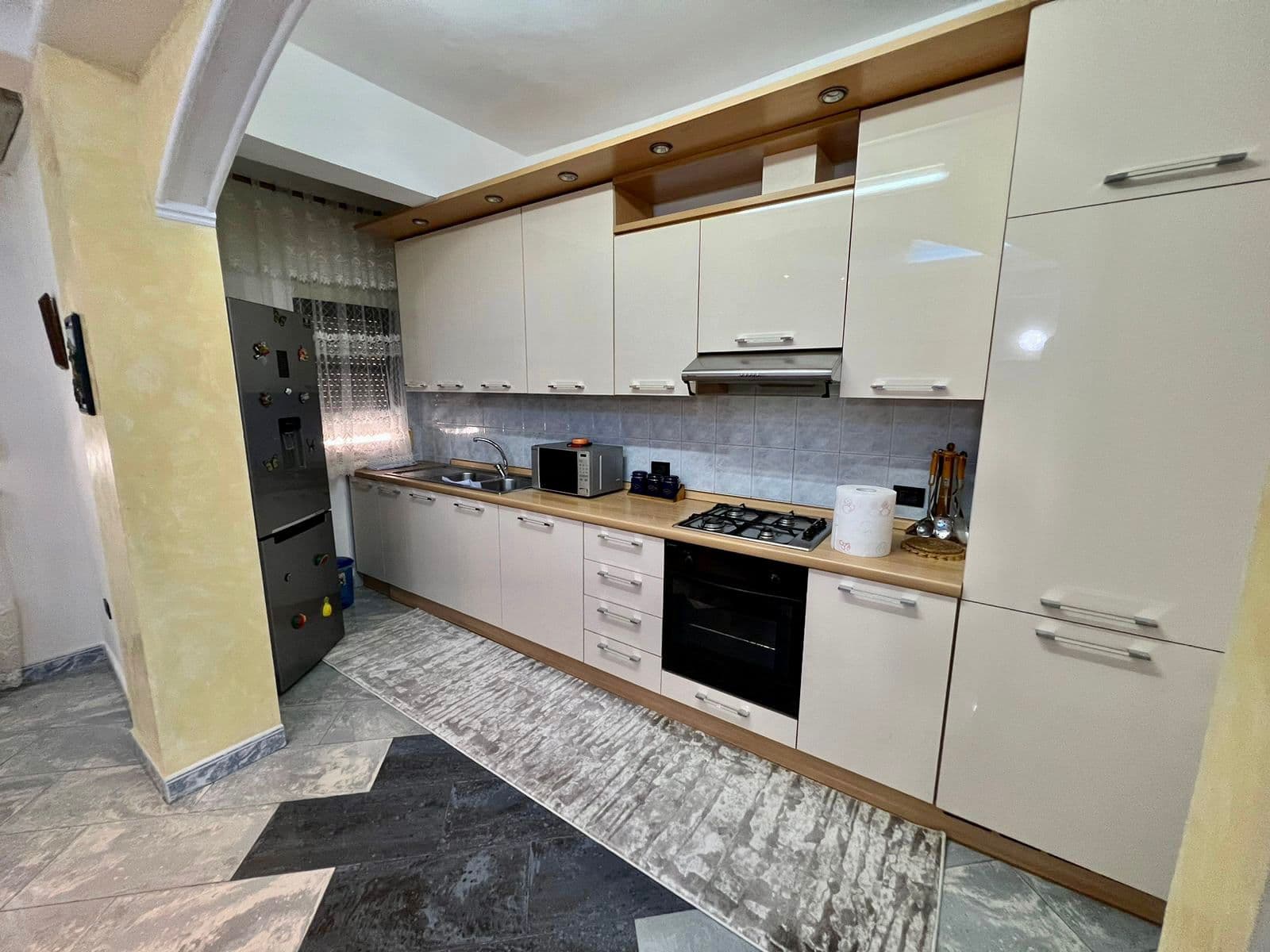 SHITET APARTAMENT 2+1 PRANE STADIUMIT, DURRES. 3