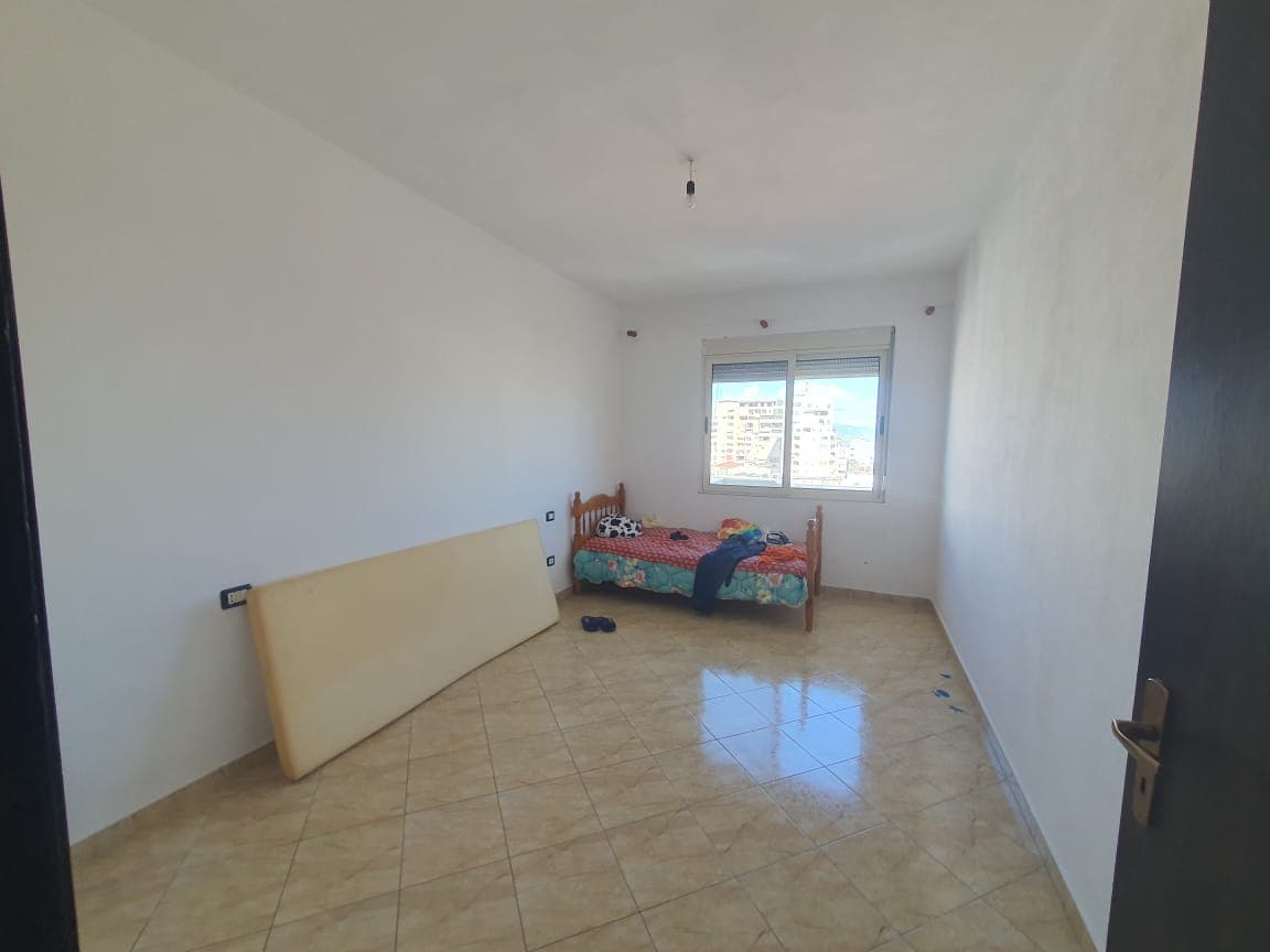 SHITET APARTAMENT 1+1 PRANE KAZAZIT,DURRES. 3