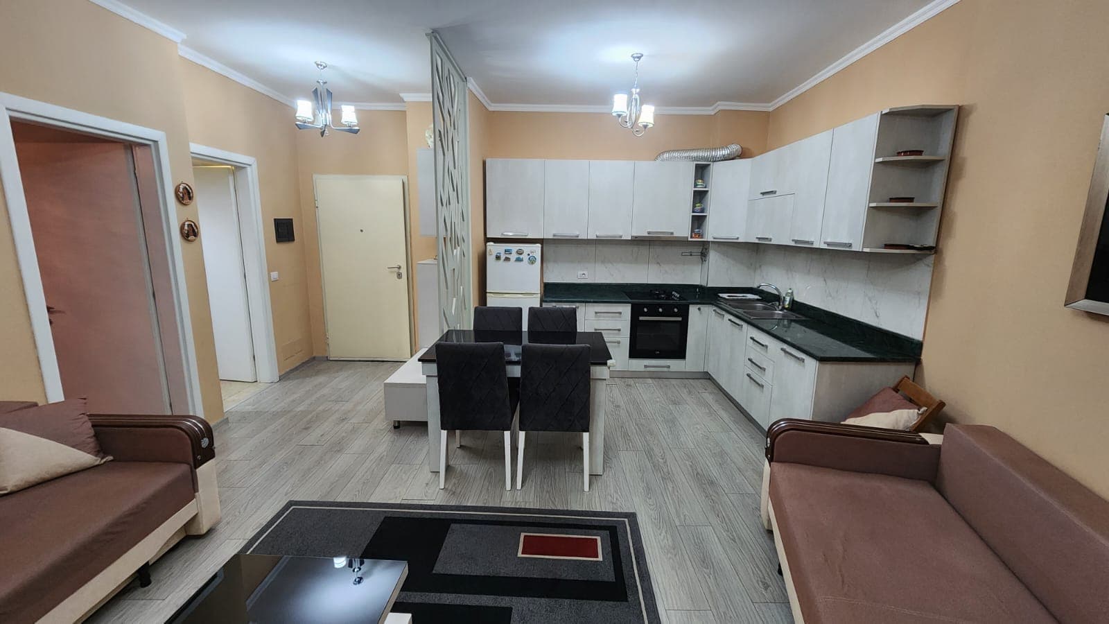 JEPET ME QERA APARTAMENT 1+1, PRANE PELIKANIT VALUTA, DURRES. 3