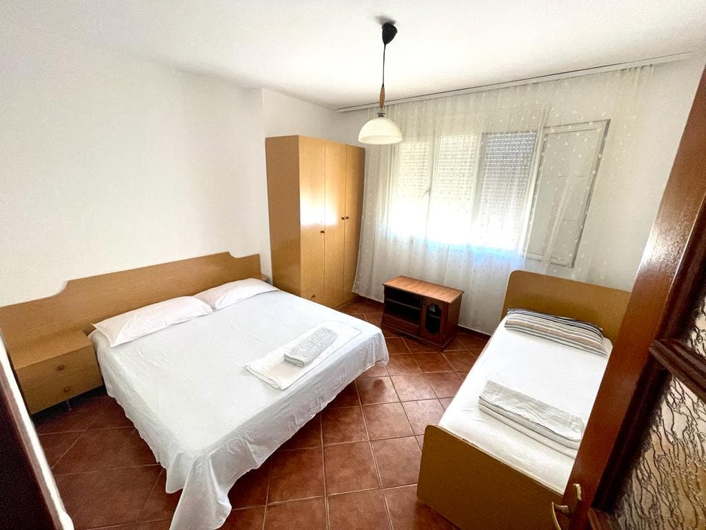JEPET ME QERA APARTAMENT 1+1, PRANE HOTEL ANTALYA, PLAZH, DURRES. 2