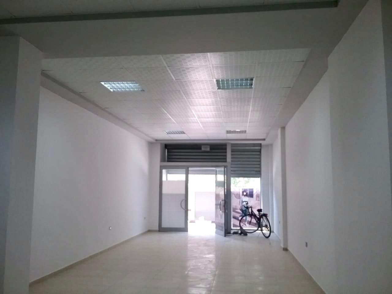 JEPET ME QERA AMBIENT BIZNESI , PRANE ISH URT, DURRES. 3