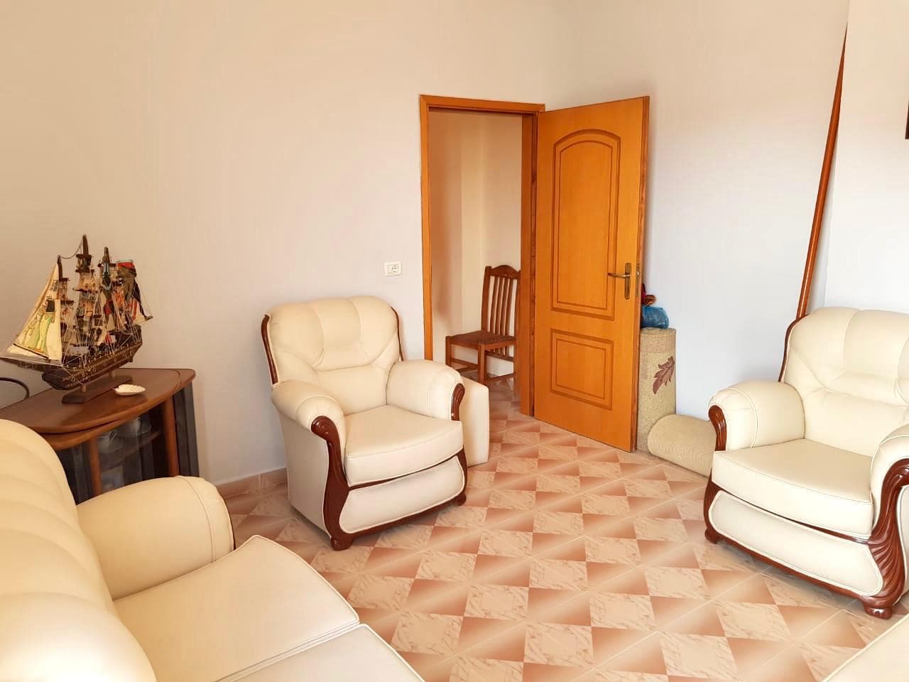 JEPET ME QERA APARTAMENT 3+1 LAGJA 16 ,PRANE KAZAZIT , DURRES.