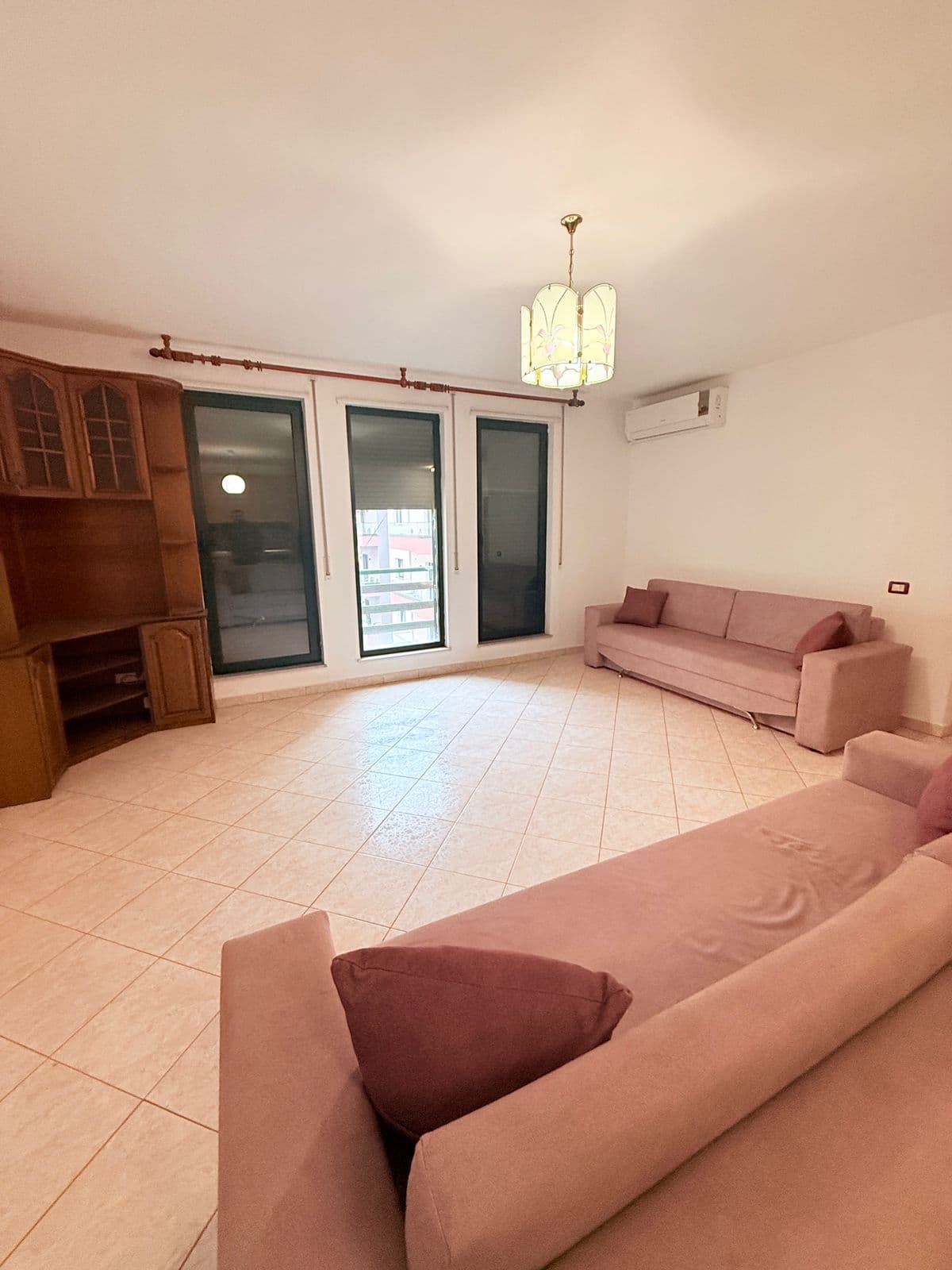 JEPET ME QERA APARTAMENT 1+1 ZONA PLAZH TEK RESTORANT "RIFAT PESHKATARI" 3