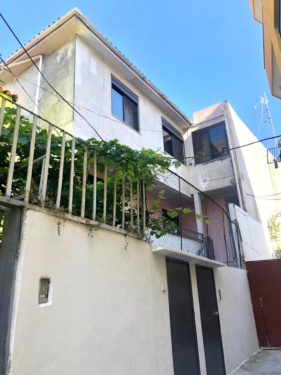 JEPET ME QERA SHTEPI PRIVATE 2+1 .RRUGA KARL TOPIA,PRANE GJYKATES,DURRES!