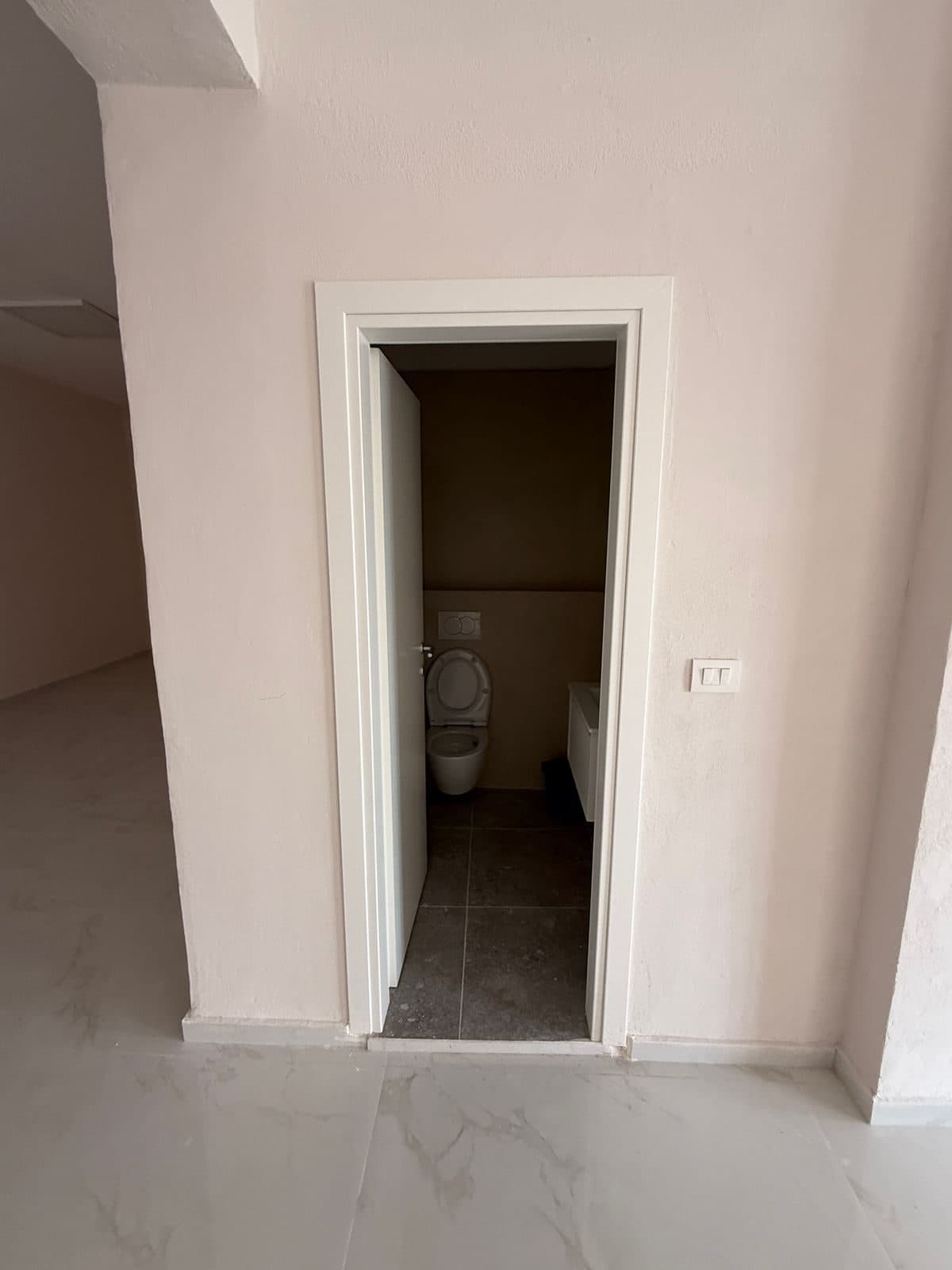 JEPET ME QERA AMBIENT BIZNESI TEK RRUGA PORTIT DURRES 3