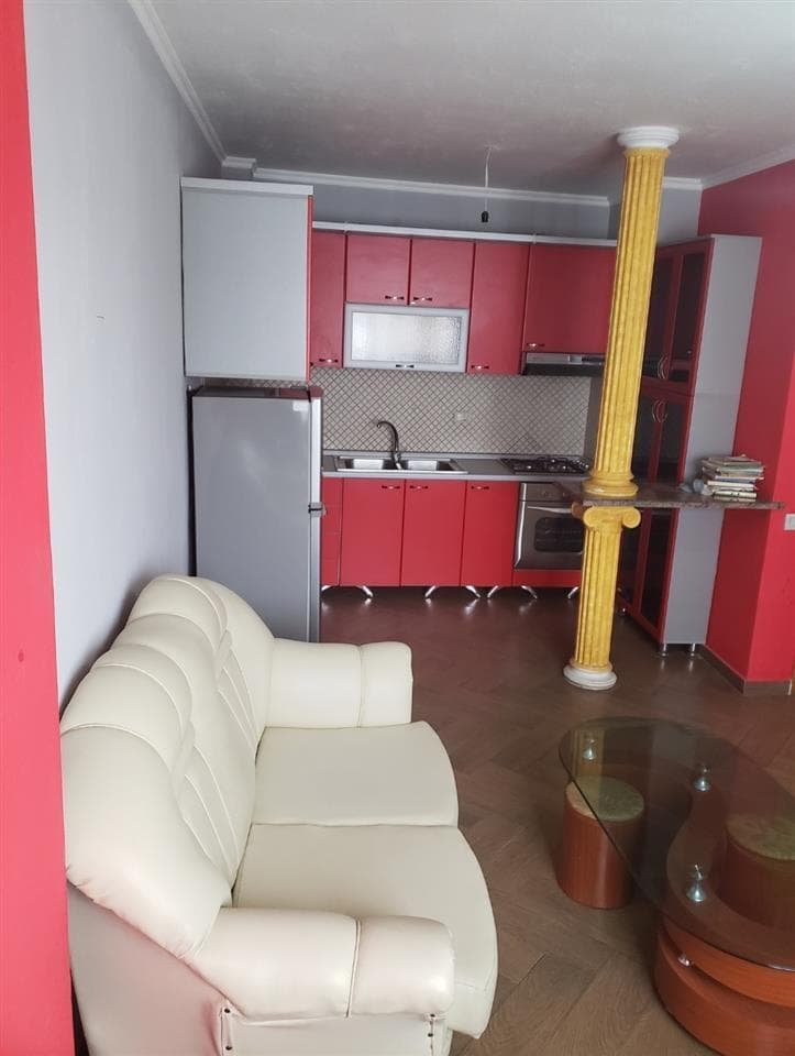 SHITET APARTAMENT 1+1 MBRAPA STADIUMIT , RRUGA MUJO ULQINAKU , DURRES .