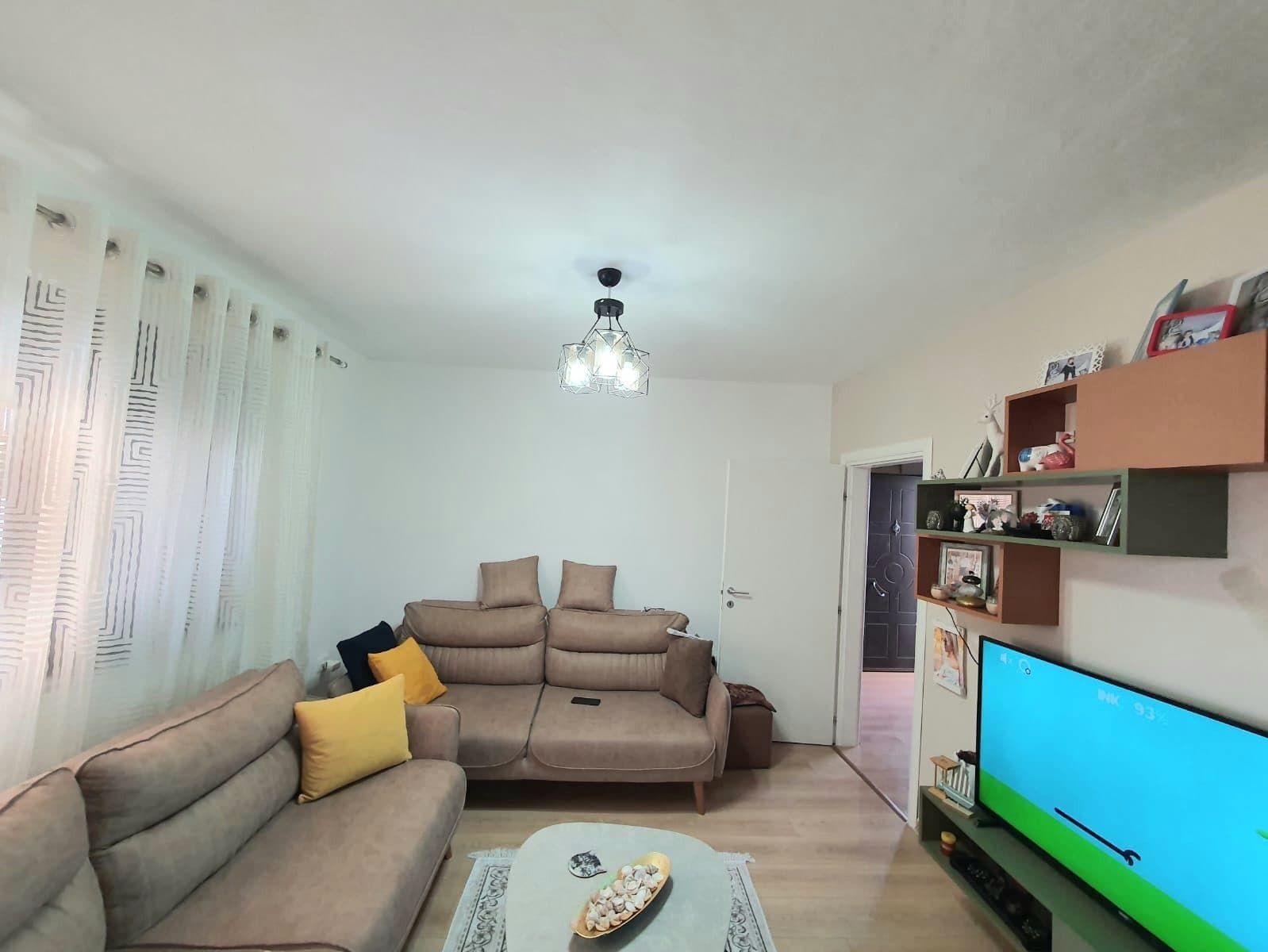 SHITET APARTAMENT 1+1 PRANE SHKOLLES EFTALI KOCI,DURRES. 2