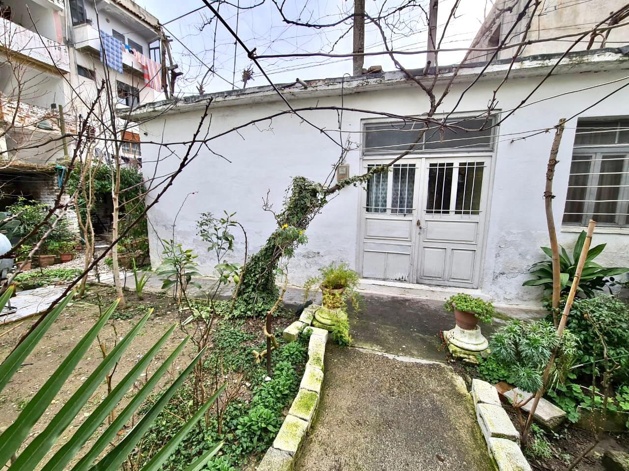 SHITET SHTEPI PRIVATE PRANE KAZAZIT, DURRES.