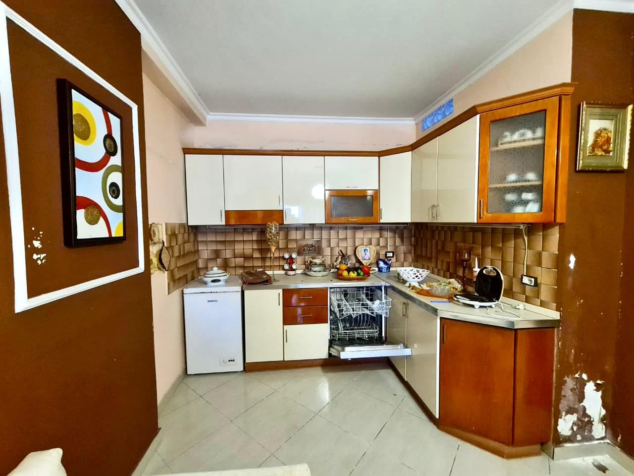 SHITET APARTAMENT 2+1 PRANE ISH RAJONIT, DURRES. 2