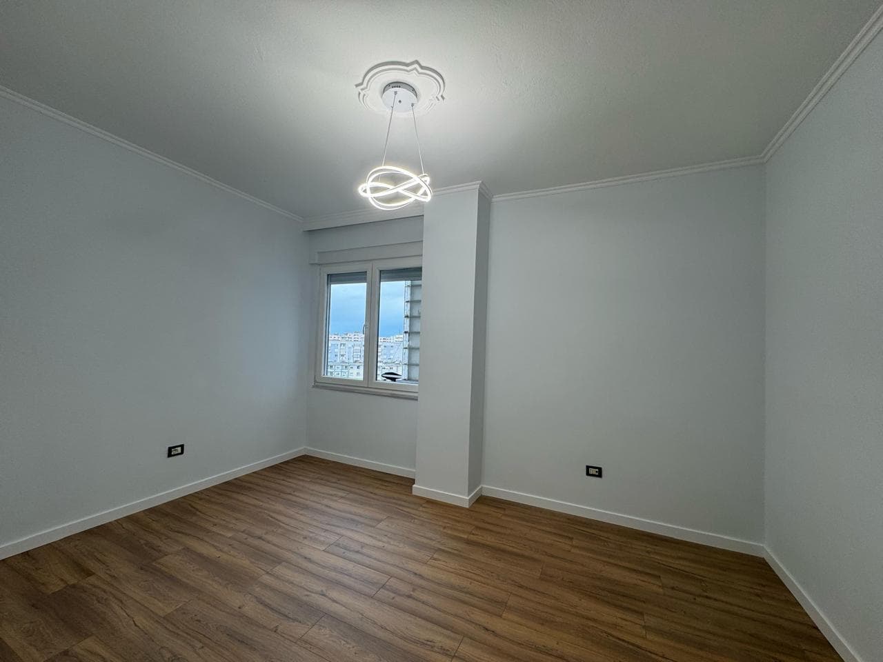 SHITET APARTAMENT 2+1 TEK RRUGA PORTIT 4