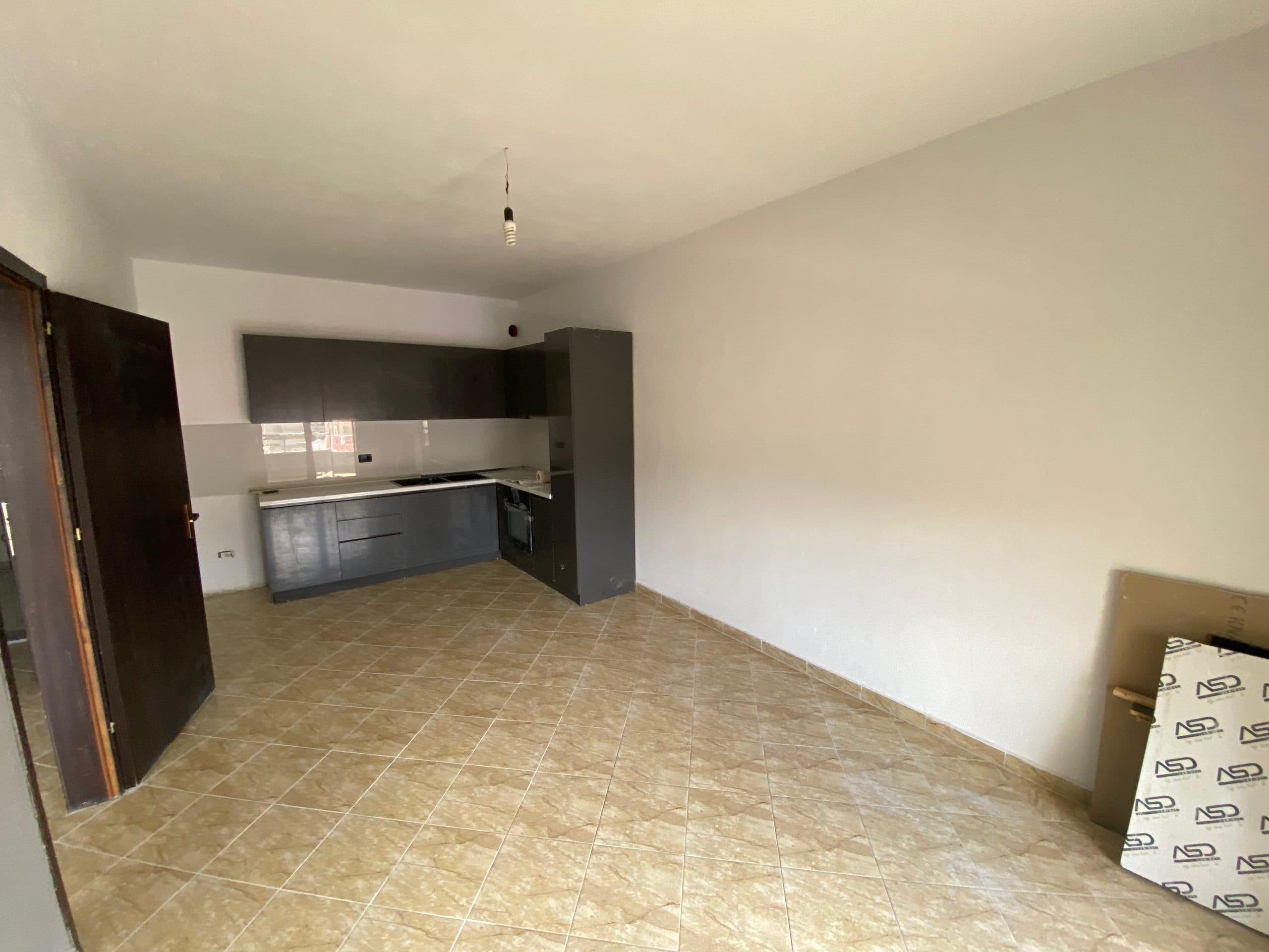 SHITET APARTAMENT 2+1+2, PRANE KAZAZIT, DURRES.