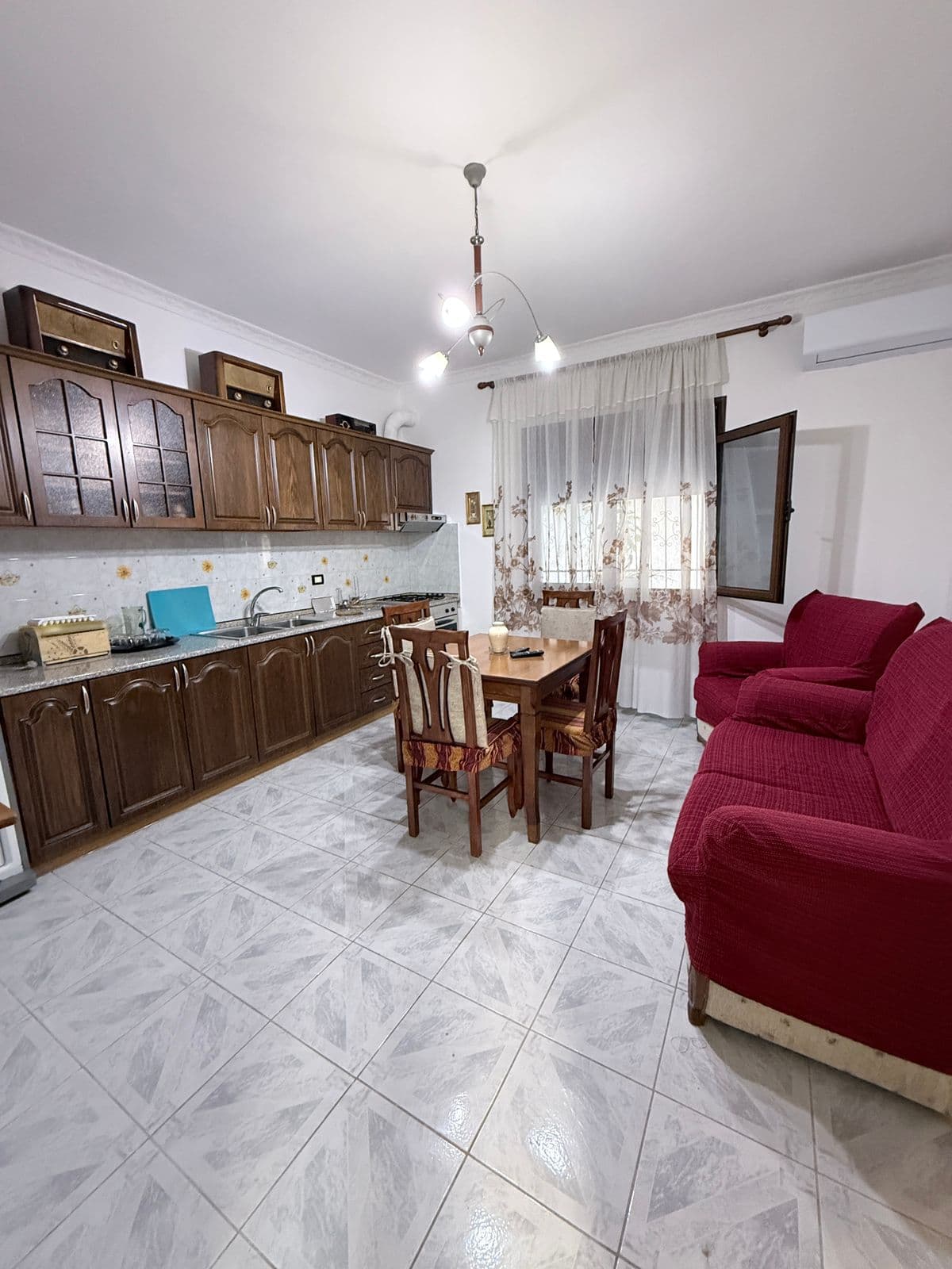 JEPET ME QERA SHTEPI PRIVATE PALLATI SPORTIT DURRES 3