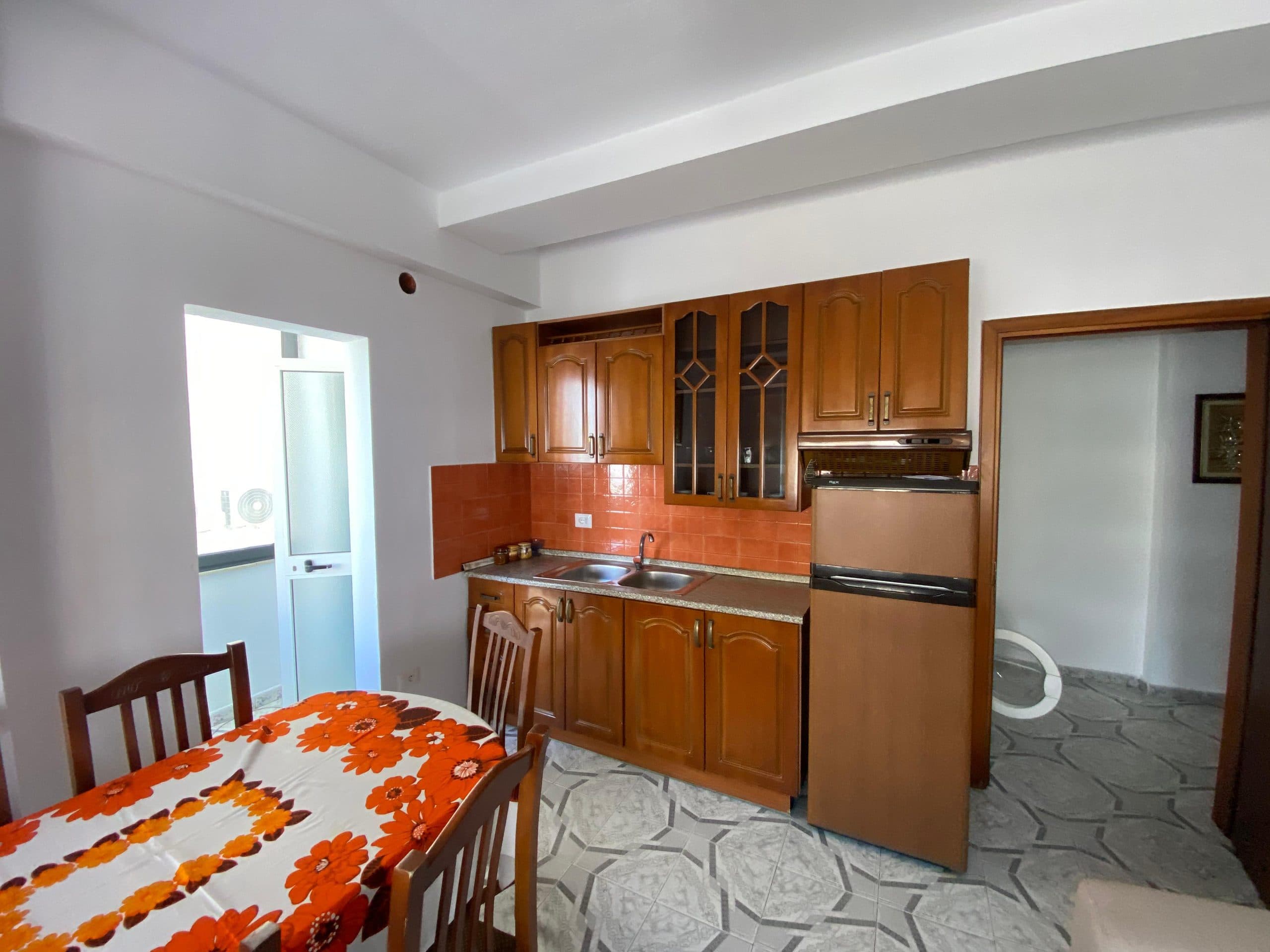 JEPET ME QERA APARTAMENT 2+1, PRANE EDART PLAZH,DURRES. 2