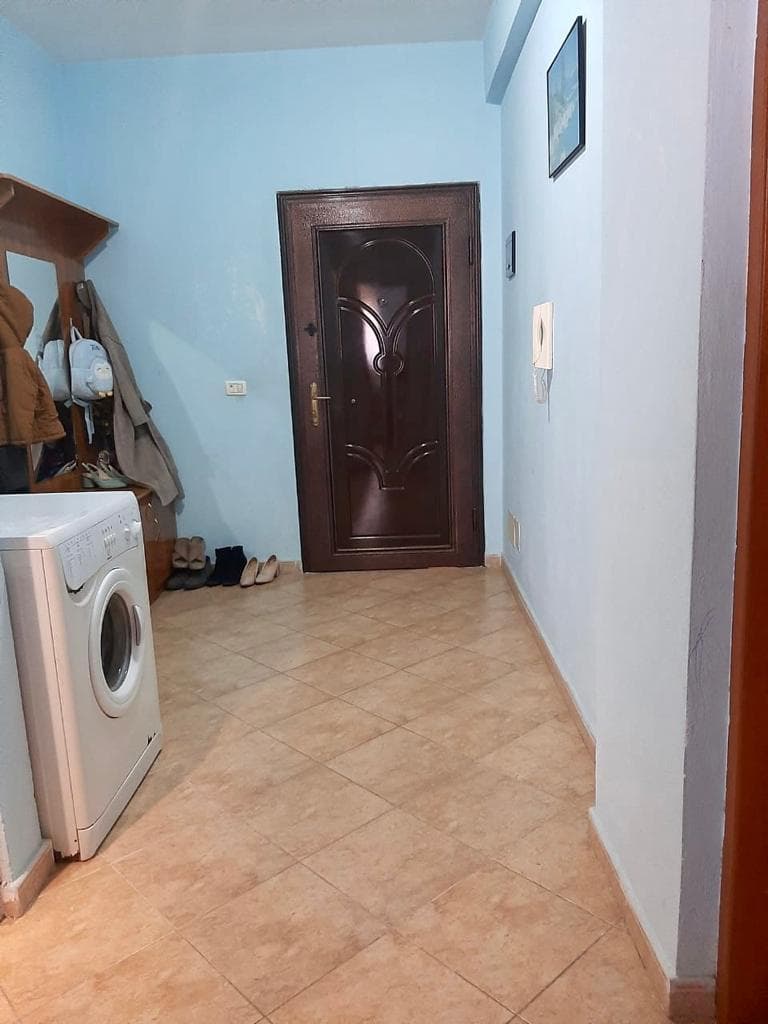 SHITET APARTAMENT 1+1 PRANE QENDRES SE GJUHEVE TE HUAJA OXFORD, DURRES. 4