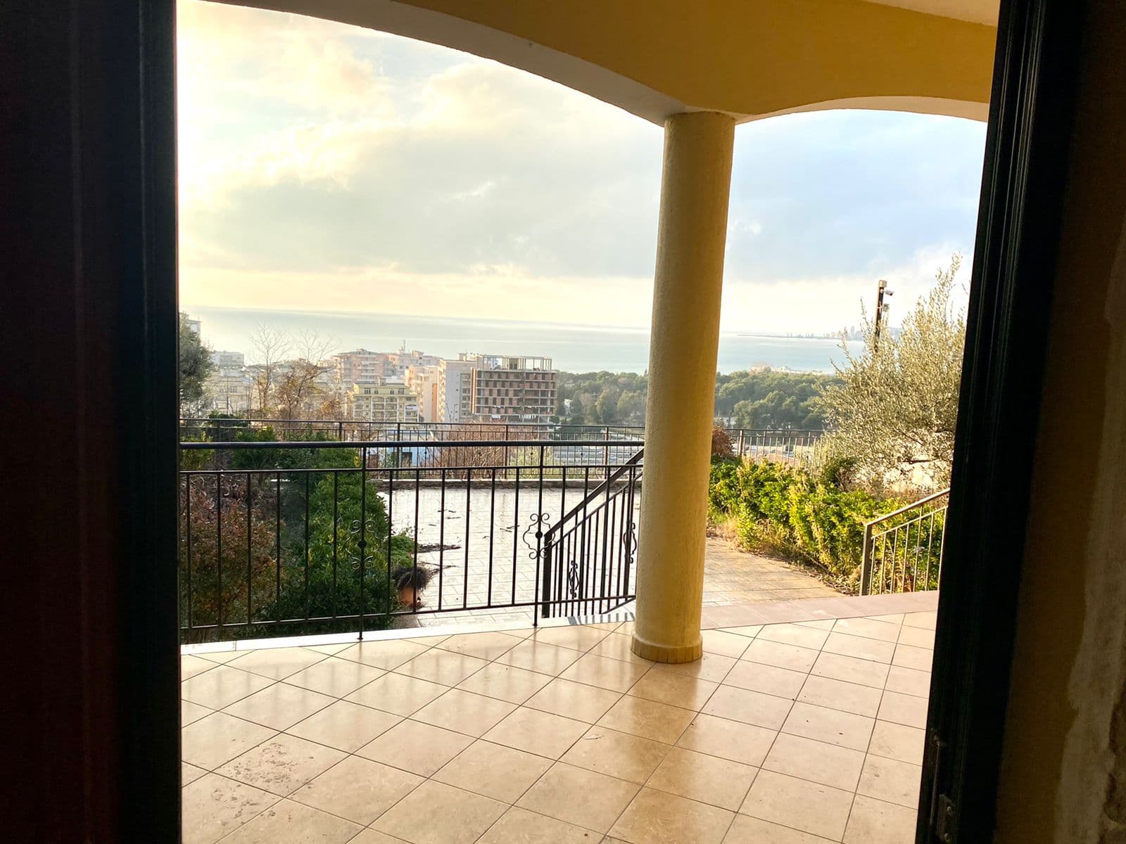 SHITET VILE 2 KATESHE ME PAMJE NGA DETI NE SHKALLNUR, DURRES.