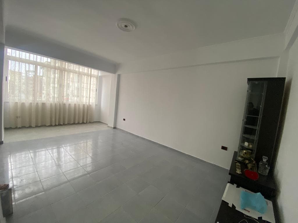 SHITET APARTAMENT 2+1 PRANE STADIUMIT, LAGJA 18, DURRES. 3
