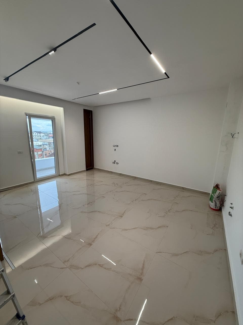 JEPET ME QERA 1+1 TREGU IDYSTRIAL DURRES