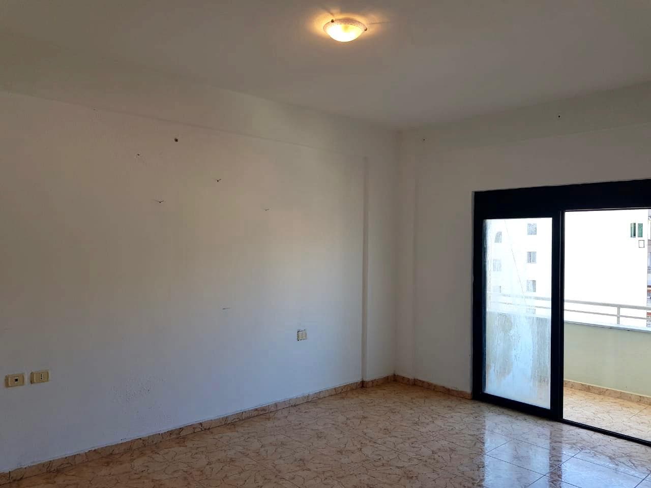 JEPET ME QERA APARTAMENT 2+1, MBRAPA DEGES POLICISE,DURRES. 3
