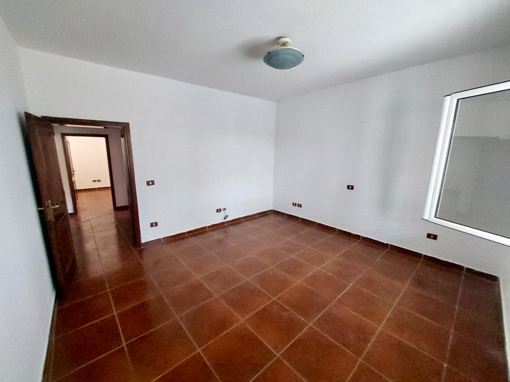 SHITET KATI I PARE I NJE VILE, PRANE LULISHTES, DURRES. 3