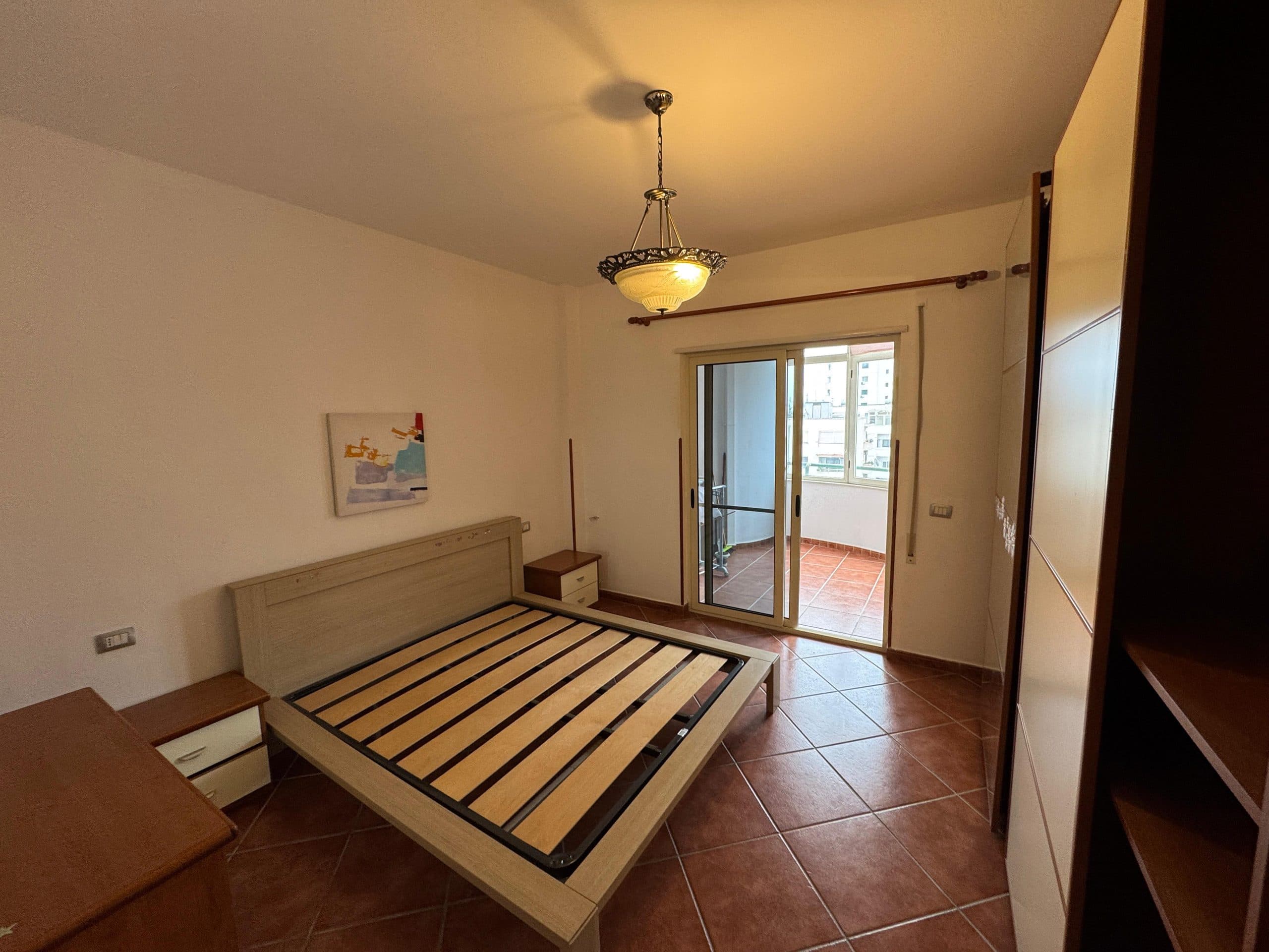 JEPET ME QERA APARTAMENT 1+1+ POST PARKIMI, FLAGSHIP, DURRES. 2
