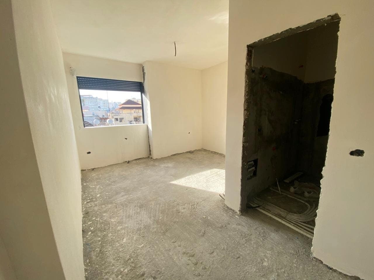 SHITET APARTAMENT 2+1 PRANE STADIUMIT,DURRES. 3