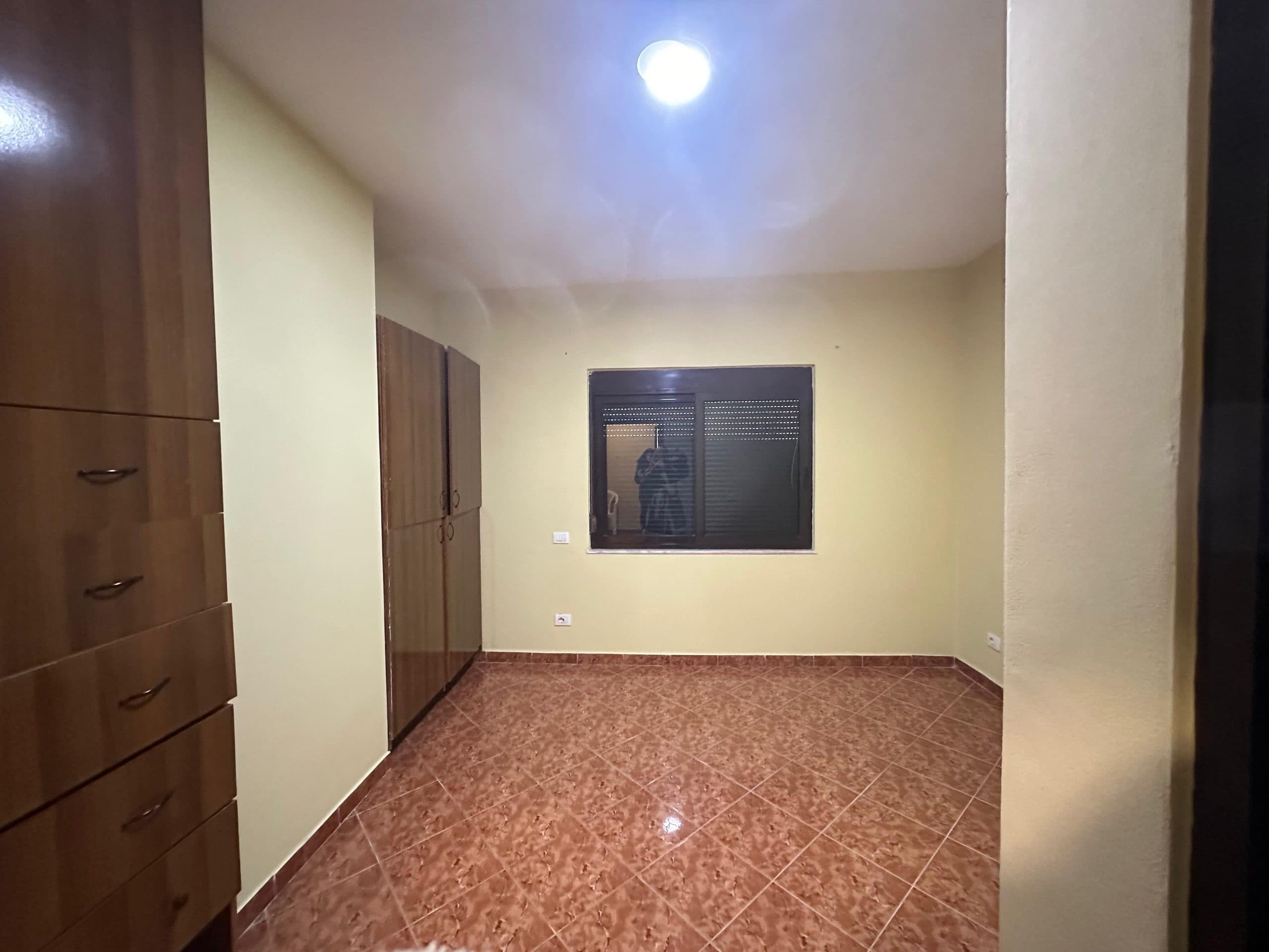 JEPET ME QERA APARTAMENT 1+1 + GARAZH PRANE ISH RAJONIT, DURRES 3
