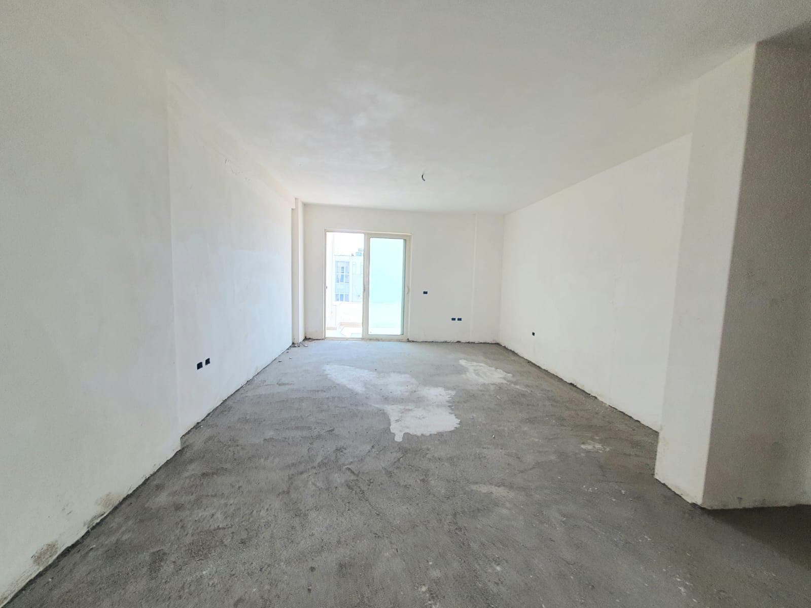 SHITET APARTAMENT 2+1 ME PAMJE DETI,ILIRA,PLAZH,DURRES. 2