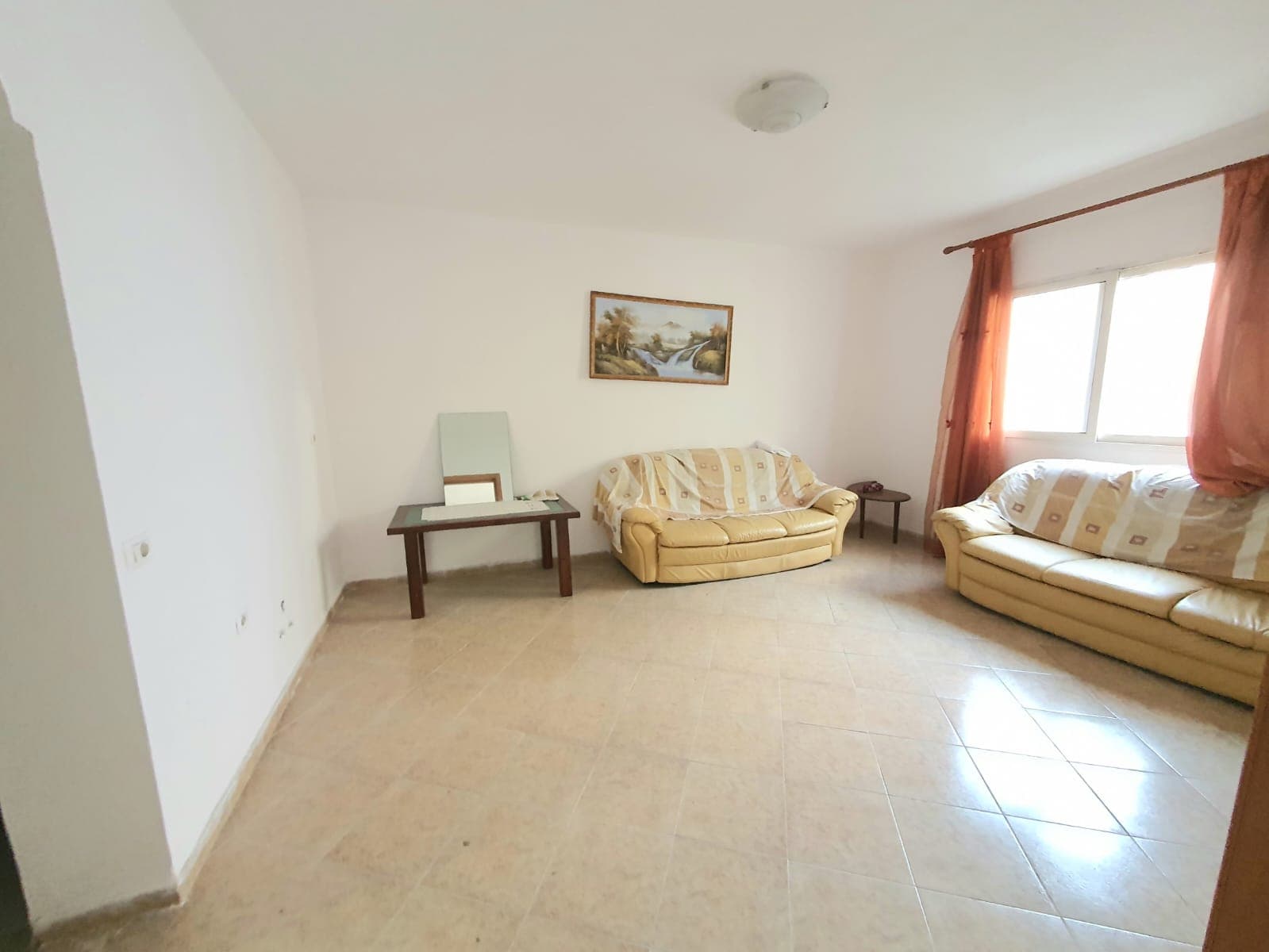 SHITET APARTAMENT 2+1 PRANE SHKOLLES BAJRAM CURRI.PLAZH,DURRES. 3