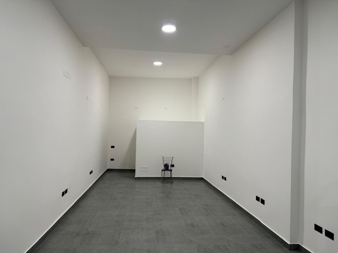 JEPET ME QERA AMBIENT BIZNESI QENDER, DURRES