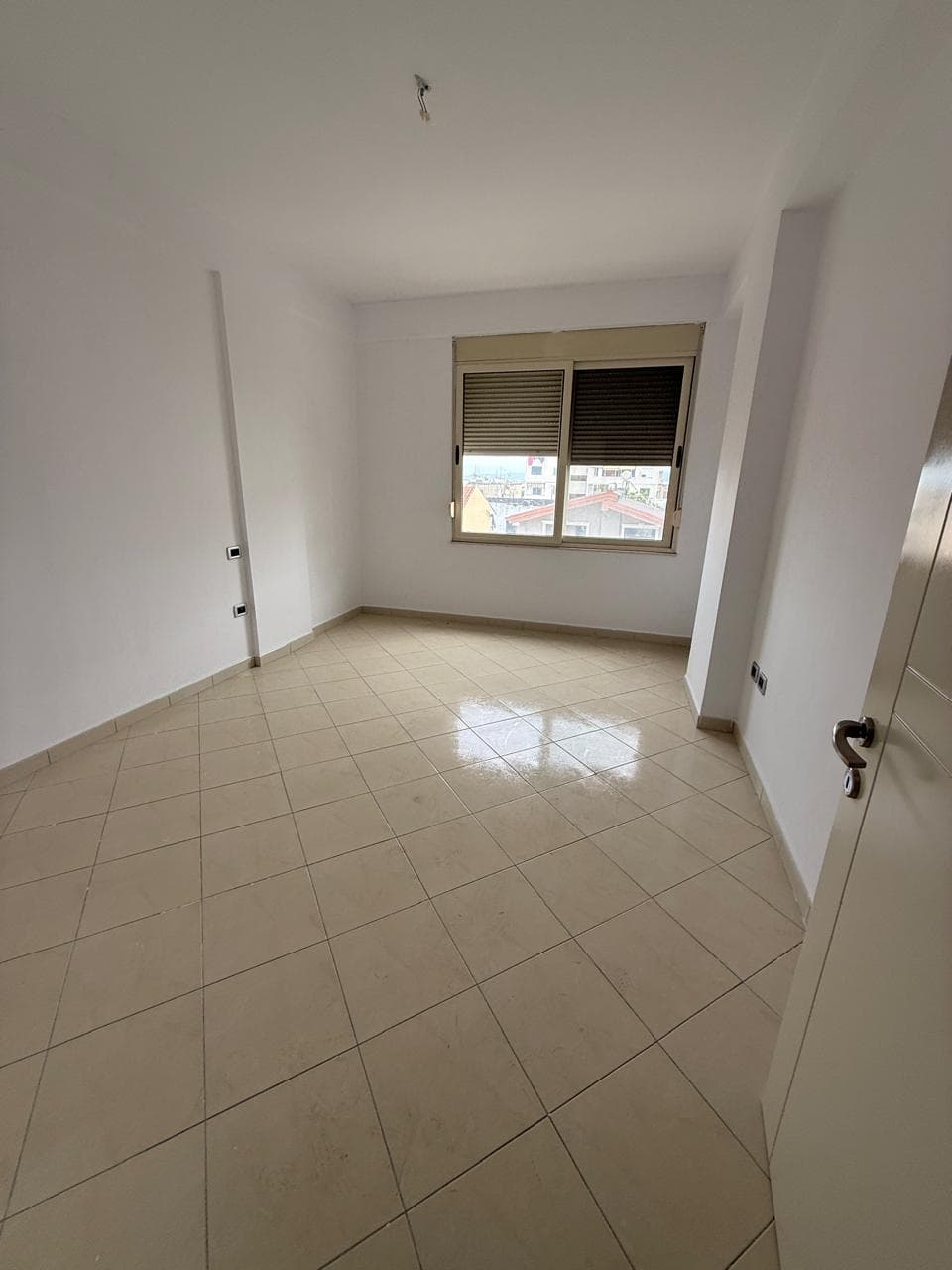 SHITET APARTAMENT 2+1 ZONEN E SPITALIT DURRES 2