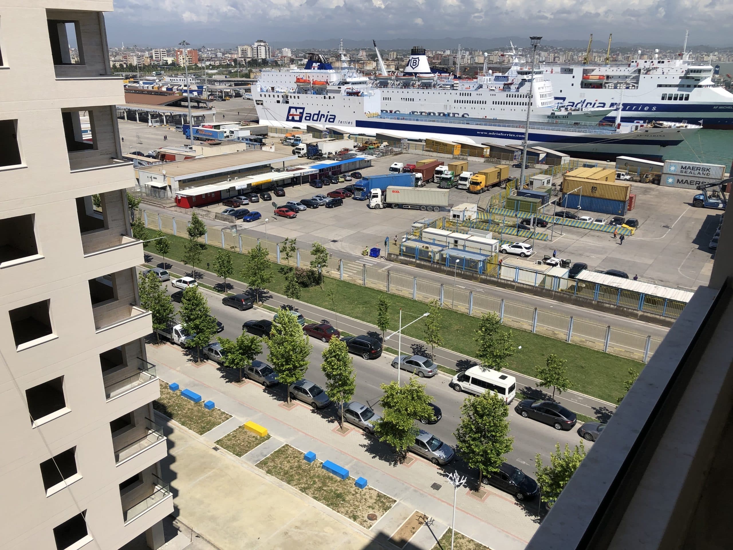 SHITET APARTAMENT 2+1 PERBALL RRUGES PORTIT,DURRES! 2