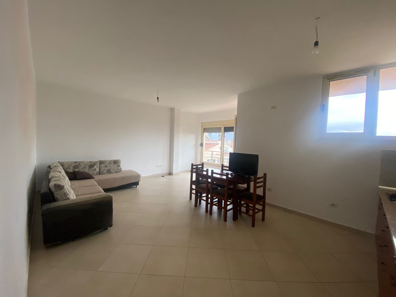 JEPET ME QERA APARTAMENT 2+1 PRANE ISH KENETES,DURRES. 2
