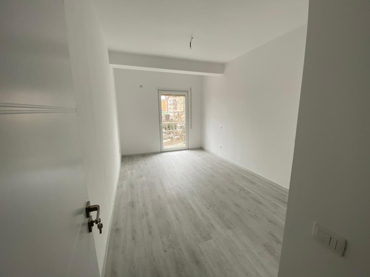 SHITET APARTAMENT 2+1 PRANE PRANVERES QENDER , DURRES . 4