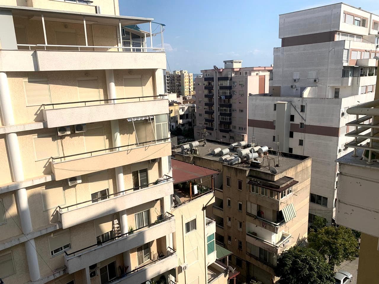 JEPET ME QERA APARTAMENT 2+1, LAGJA 6 PRANE ISH RAJONIT, DURRES.