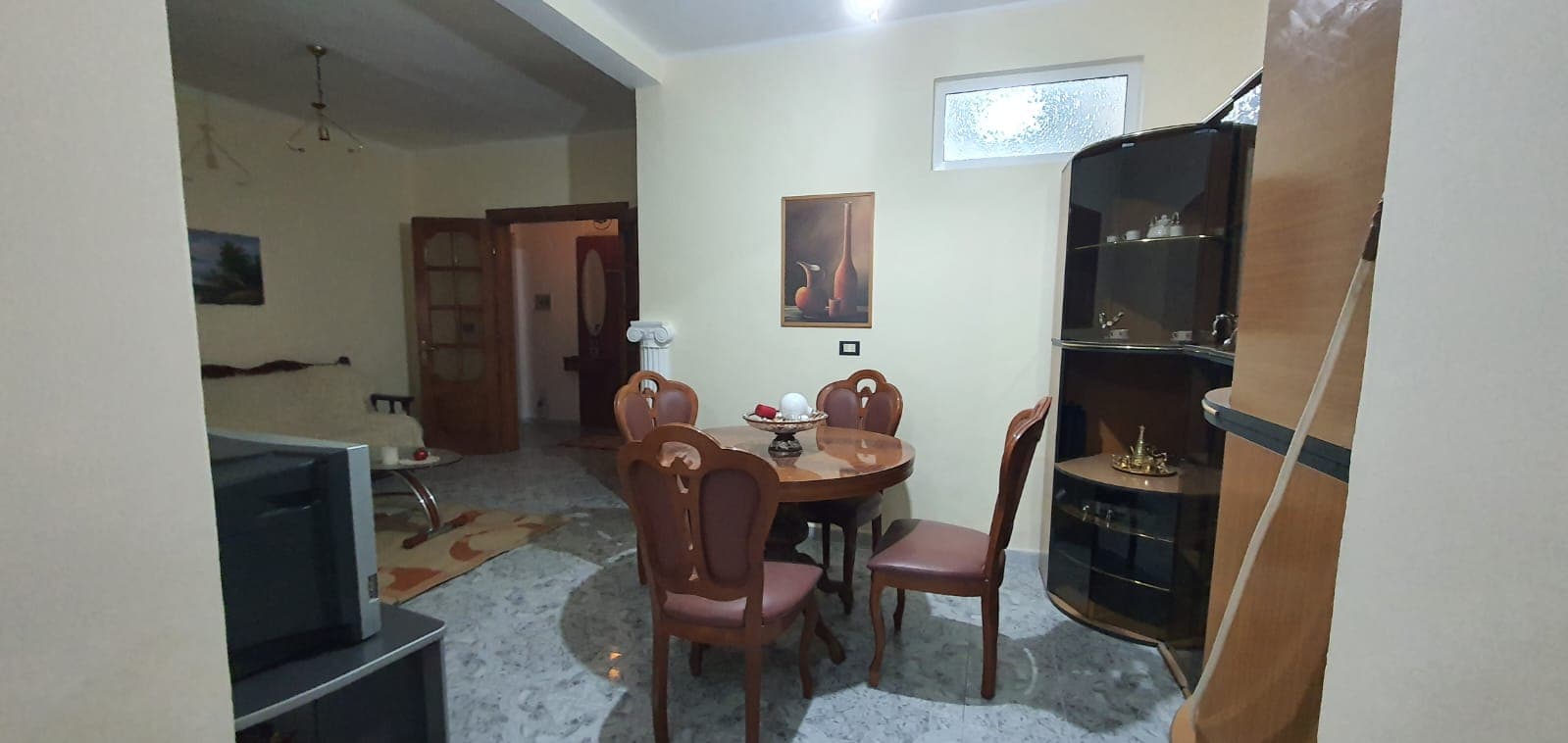JEPET ME QERA APARTAMENT 2+1 PRANE BLU STARIT,DURRES. 2