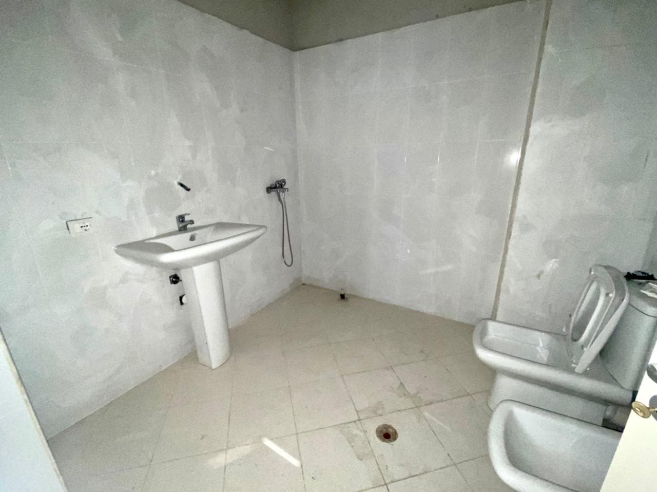 SHITET APARTAMENT 1+1 PRANE STACIONIT TE TRENIT ,DURRES. 4