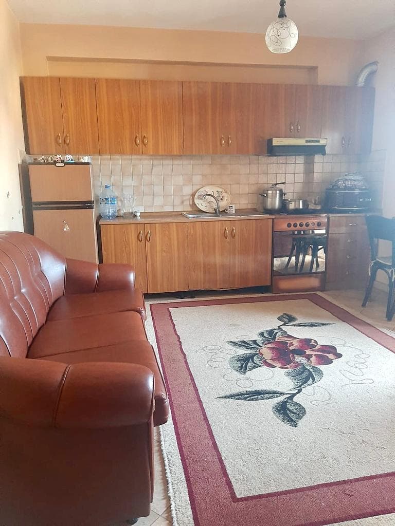 SHITET APARTAMENT 1+1 PRANE QENDRES SE GJUHEVE TE HUAJA OXFORD, DURRES.