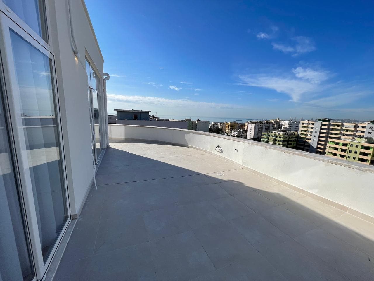 JEPET APARTAMENT ME QERA 1+1 MBRAPA SHKOLLES BAJRAM CURRI , PLAZH DURRES 4