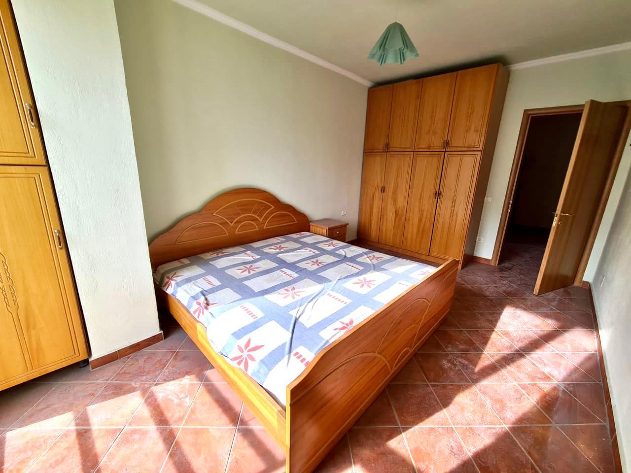 SHITET APARTAMENT 1+1 MBRAPA SHKOLLES BAJRAM CURRI, PLAZH, DURRES. 4