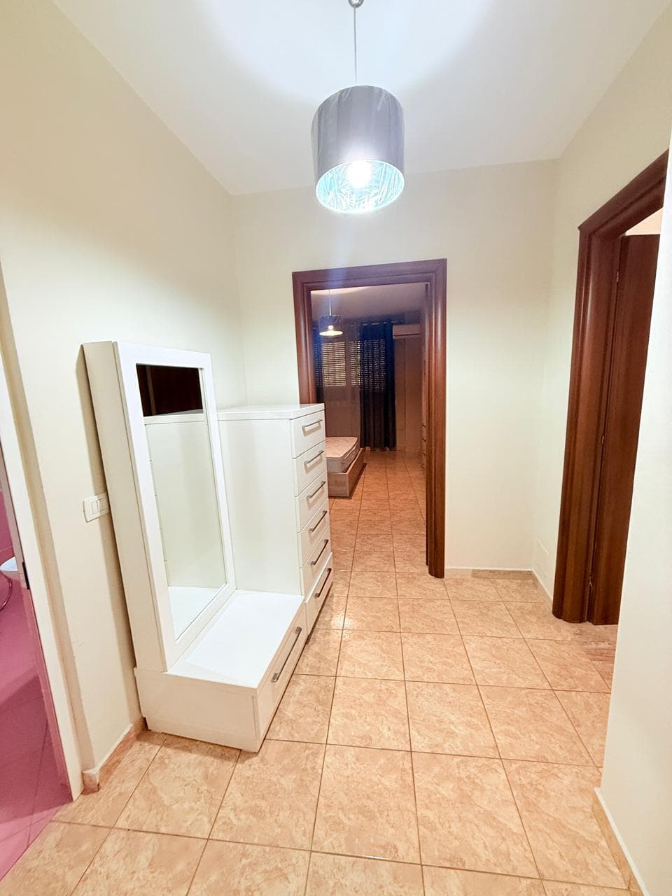 JEPET ME QERA APARTAMENT 2+1 RRUGA PORTIT